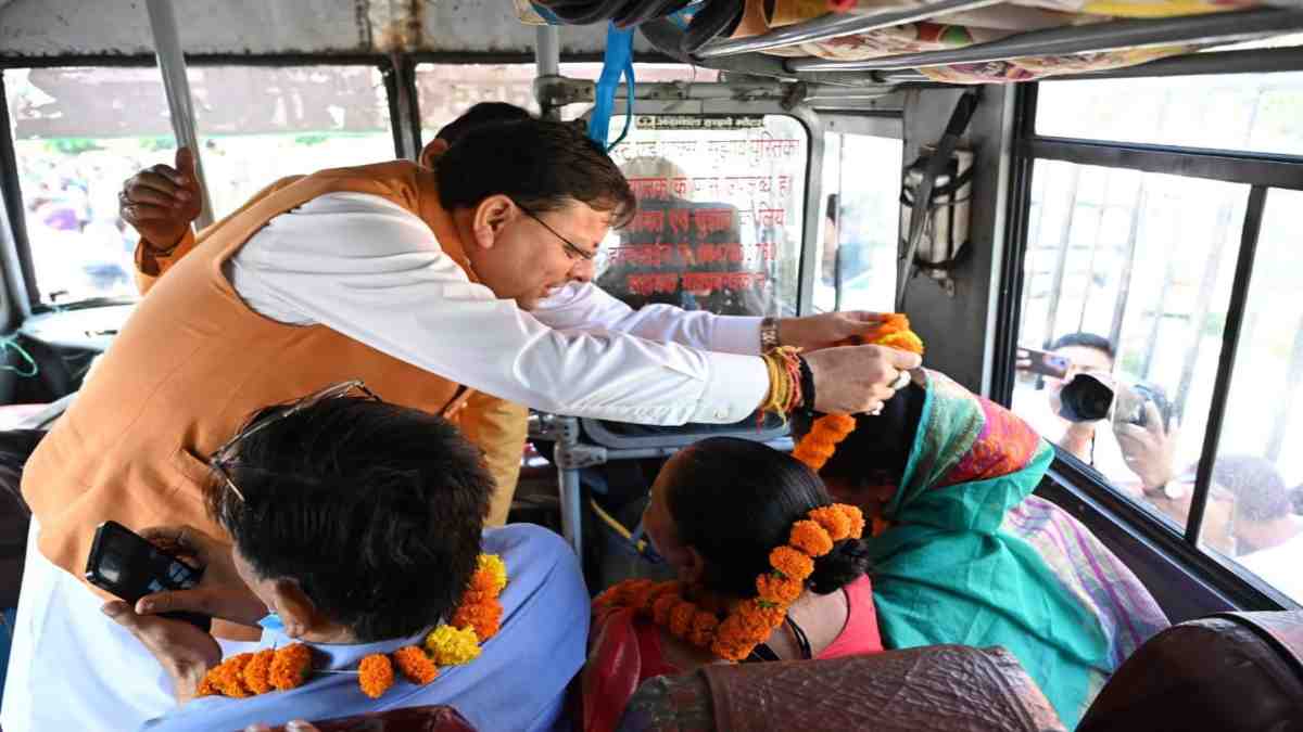 CM धामी ने मातृ-पितृ तीर्थाटन योजना के तहत 32 श्रद्धालुओं के दल को किया रवाना