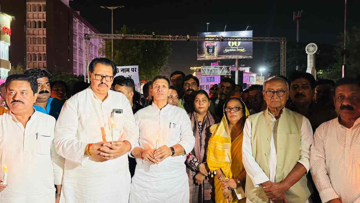 छिंदवाड़ा कफ सिरप कांड में कांग्रेस का कैंडल मार्च: मृतक बच्चों को दी श्रद्धांजलि, स्वास्थ्य मंत्री के बर्खास्तगी की मांग  