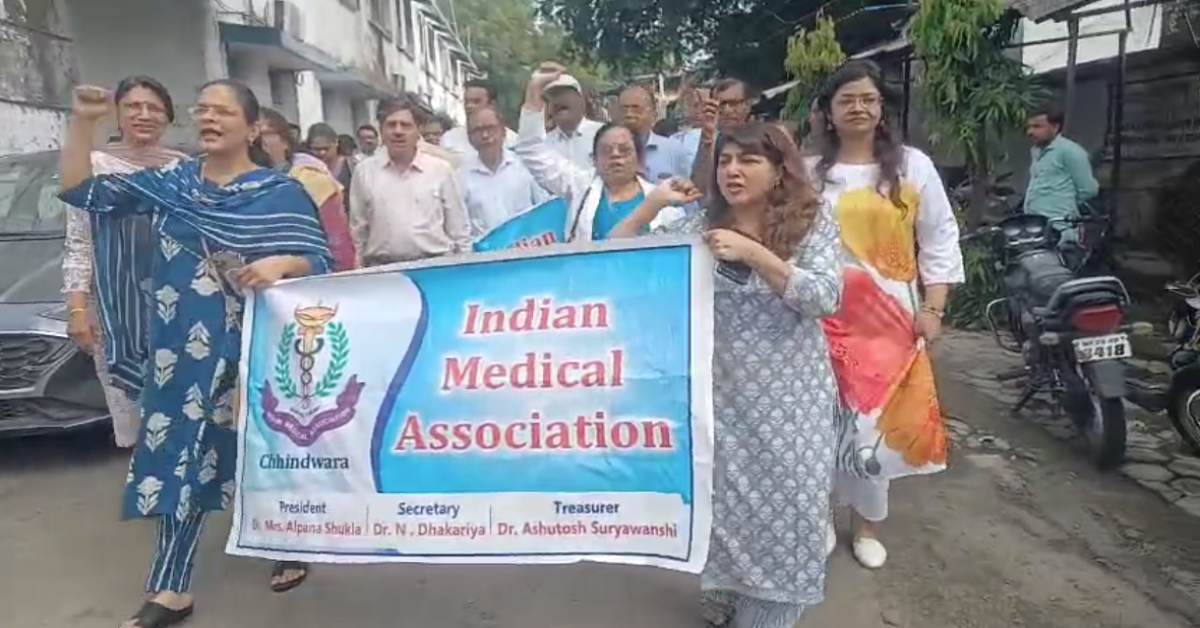 छिंदवाड़ा में डॉक्टर प्रवीण की गिरफ्तारी का विरोध: सिरप कांड के बाद हुई थी FIR, IMA ने दोषमुक्त करने समेत की ये मांग