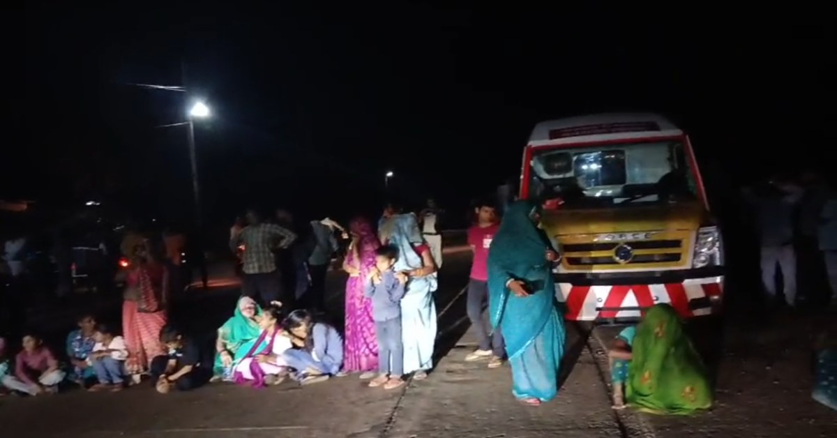 मऊगंज में मारपीट से घायल बुजुर्ग की मौत पर बवाल: गुस्साए ग्रामीणों ने थाने के सामने शव रखकर किया चक्काजाम, दो गिरफ्तार, तीन अब भी फरार