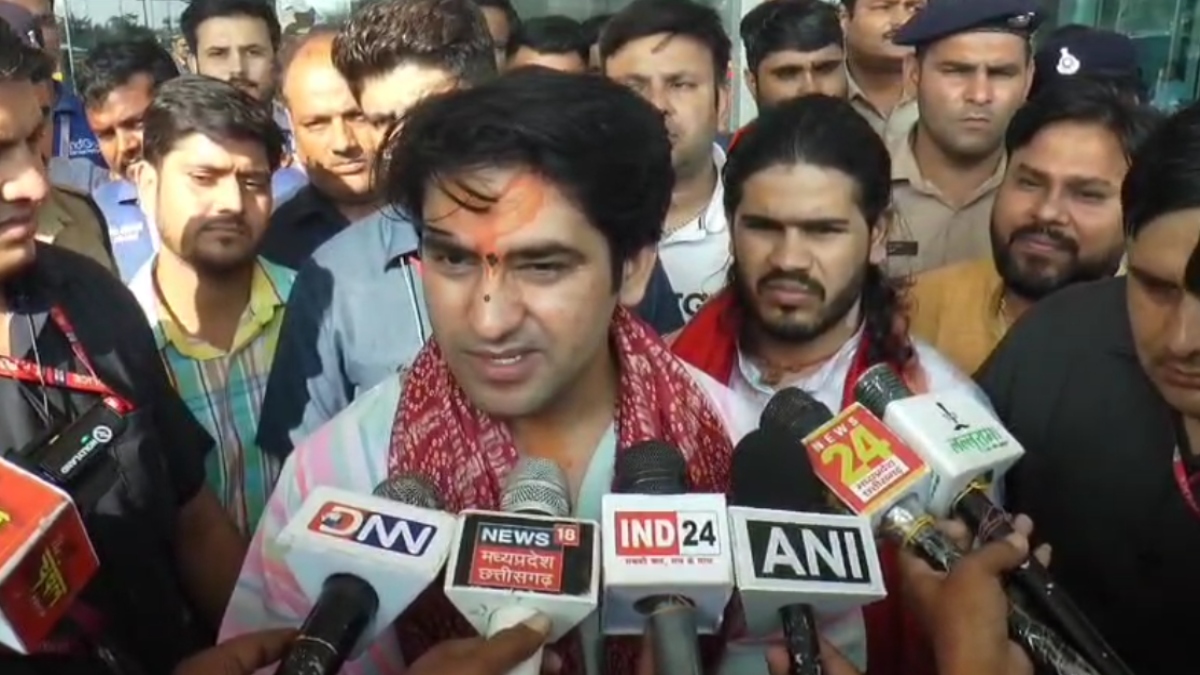 बागेश्वर धाम के शास्त्री का POK पर बड़ा बयान: कहा- पाक न संभाल पाए तो भारत लौट आएं, तमिलनाडु में राम पुतला दहन पर की फांसी की मांग, ‘I Love Mohammed’ पर दी सख्त चेतावनी 