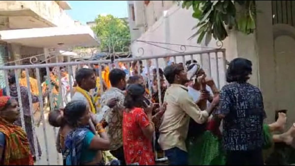करंट की चपेट में आकर मां-बेटी की दर्दनाक मौत, गांव में छाया मातम, जांच में जुटी पुलिस