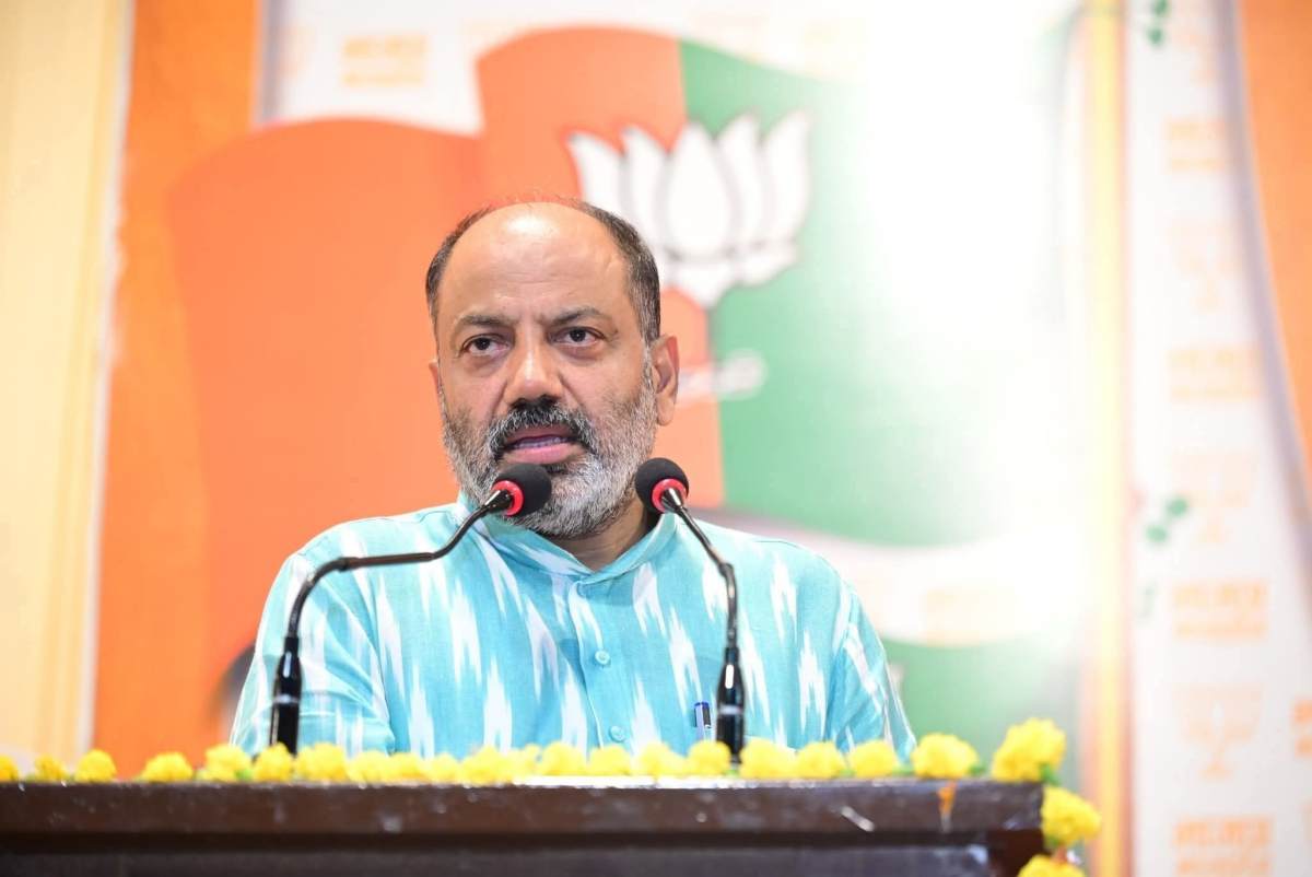 पूर्व विधायक मुकेश चतुर्वेदी की बिगड़ी तबीयत, मुख्यमंत्री डॉ. मोहन यादव की तत्परता से एयरलिफ्ट कर कराया गया ग्वालियर शिफ्ट