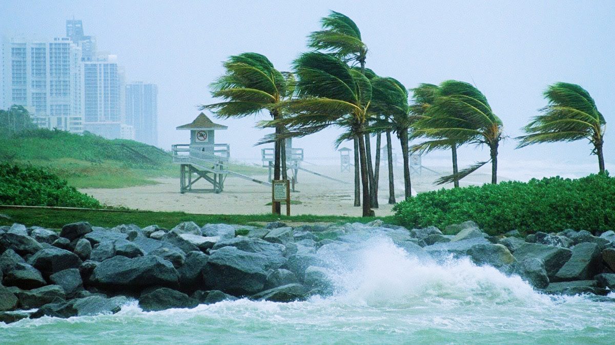 जमैका से टकराया सदी का सबसे ताकतवर तूफान मेलिसा : 300kmph रफ्तार, 6 लाख लोगों को शिफ्ट किया गया ; आपातकाल घोषित