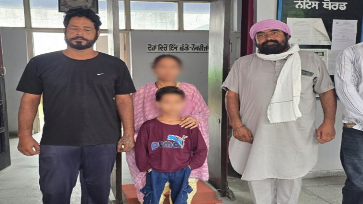 शादीशुदा महिला को चढ़ा इश्क का खुमार: सोशल मीडिया पर दे बैठी किसी और को दिल, पति को छोड़ 9 साल के बच्चे के साथ पहुंची पाक बॉर्डर  