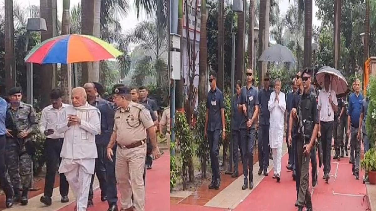 पटना में गांधी जयंती पर भव्य राजकीय समारोह, राज्यपाल और मुख्यमंत्री नीतीश कुमार ने अर्पित की श्रद्धांजलि
