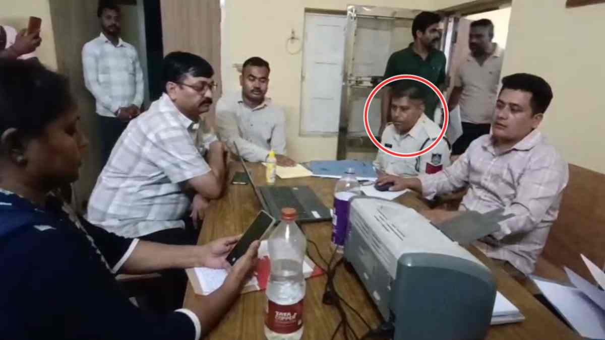 हेड कांस्टेबल 75 हजार की रिश्वत लेते गिरफ्तार: लोकायुक्त पुलिस ने रंगे हाथों पकड़ा, इस काम के एवज में मांगी थी घूस 