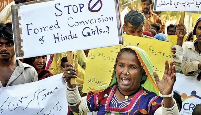 PAK में मूक-बधिर नाबालिग हिंदू लड़की हुई अगवा : पहले कबूलवाया इस्लाम, फिर 7 बच्चों के बाप संग करवा दिया निकाह