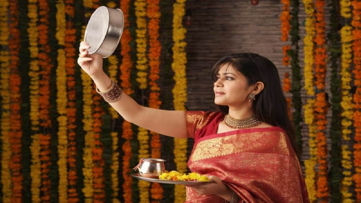 अगर आप भी रख रहीं हैं डायब‍िट‍ीज में Karwa Chauth 2025 का व्रत, तो इन बातों का रखें ध्यान