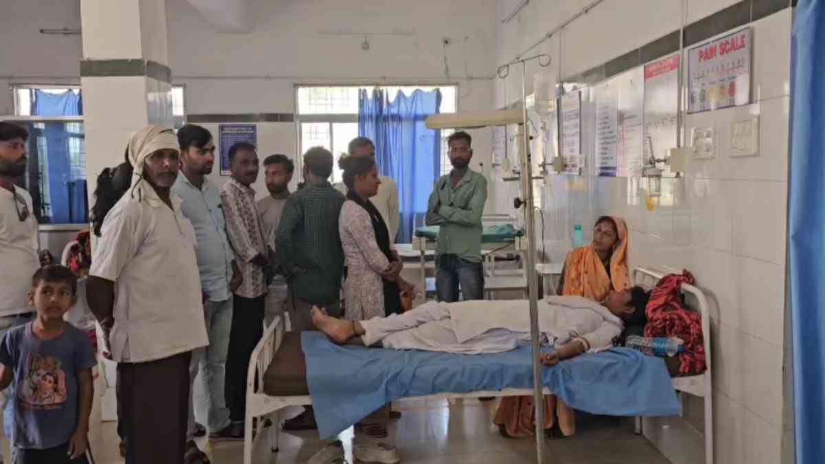 स्कूल में बेहोश मिली छात्रा: चोटी कटी और सिर पर मिले चोट के निशान, बोली- किसी ने सिर पर बोतल मारी और फिर….  