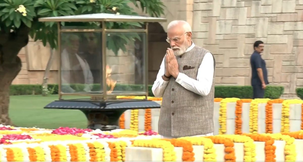 महात्मा गांधी-लाल बहादुर शास्त्री जयंतीः पीएम मोदी ने राजघाट और विजयघाट जाकर दोनों को दी श्रद्धांजलि, विजयादशमी के मौके पर देश को दी शुभकामनाएं