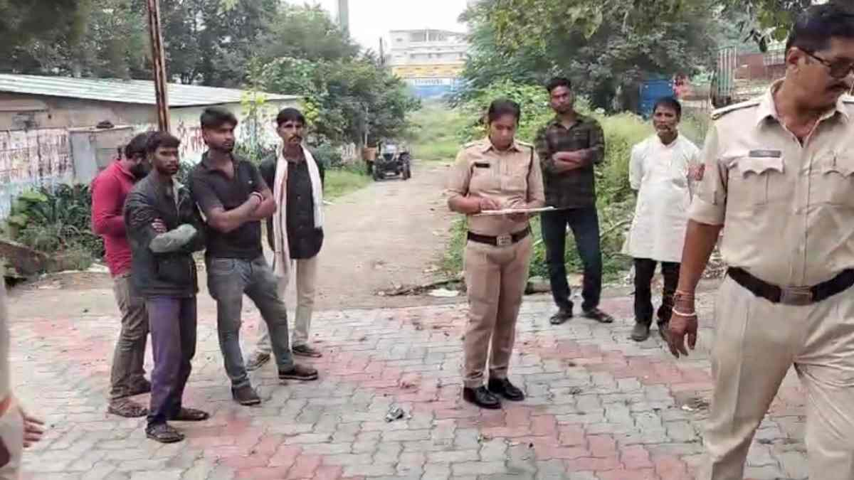 सनसनीखेज हत्याकांड: किराए के मकान में महिला की चाकू मारकर हत्या, आरोपी फरार 