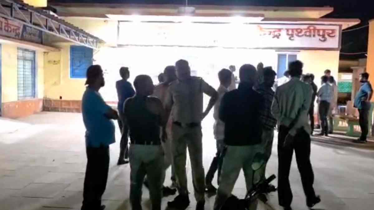 10वीं के छात्र ने लगाई फांसी, स्कूल से निष्कासित होने के बाद उठाया आत्मघाती कदम, परिजनों ने लगाए गंभीर आरोप    