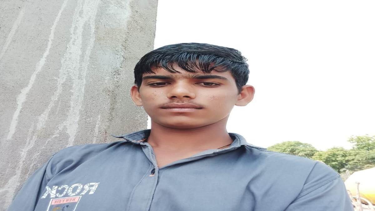 Niwari Student Suicide Case: स्कूल प्रिंसिपल पर छात्र को आत्महत्या के लिए उकसाने का मामला दर्ज, बम फोड़ने पर किया था सस्पेंड