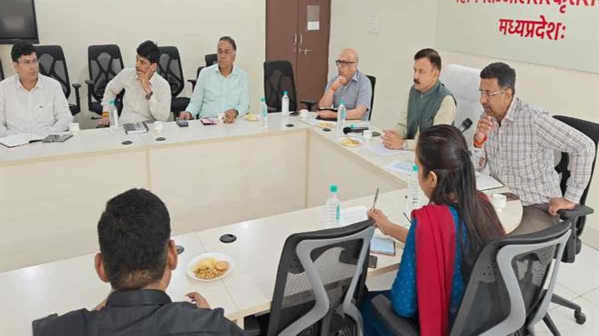 बस का किराया नियत राशि से ज्यादा लिया तो खैर नहीं: दीपावली पर एक्शन में परिवहन मंत्री, वीडियो कॉन्फ्रेंस से अमले को दिए निर्देश   