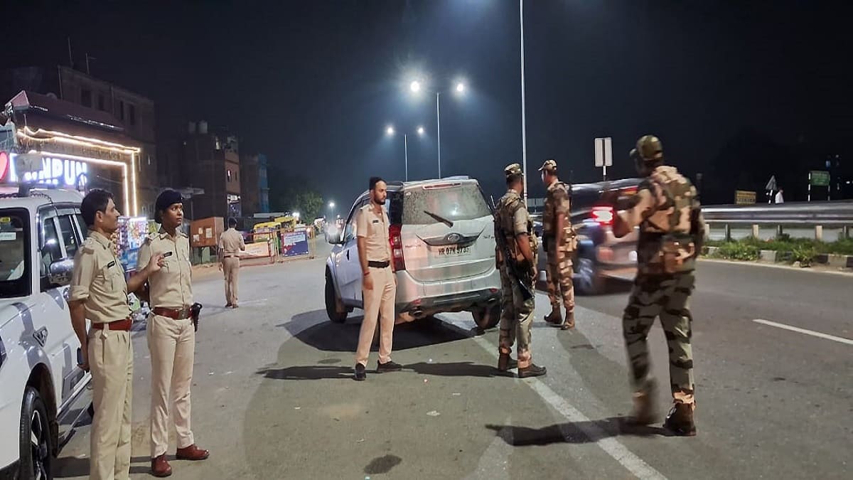 बिहार चुनाव 2025: आचार संहिता लागू होते ही पटना में सघन चेकिंग, स्कॉर्पियो से 5 लाख कैश बरामद