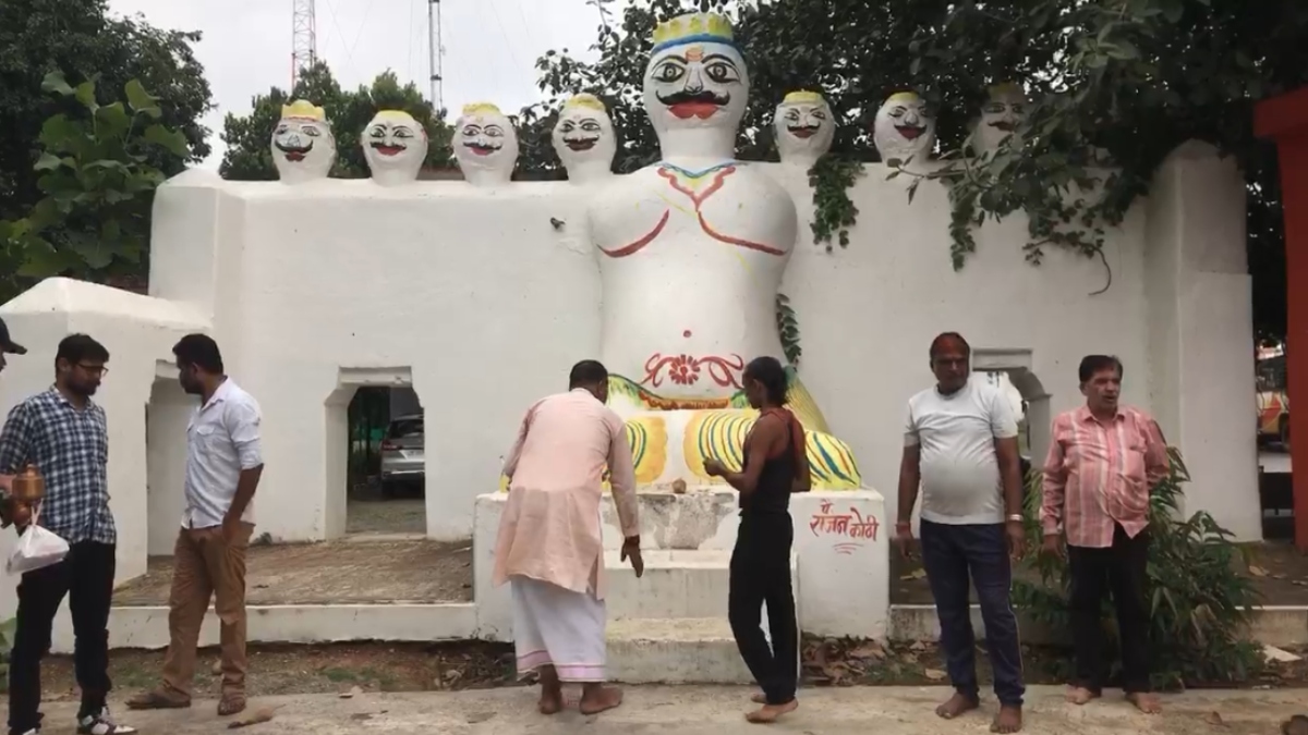 दशहरा स्पेशल: यहां ढोल नगाड़ों के साथ विधि विधान से की जाती है लंकेश की पूजा, वर्षों पुरानी है रावण पूजा की प्रथा, जाने ऐसा क्यों करते हैं लोग 