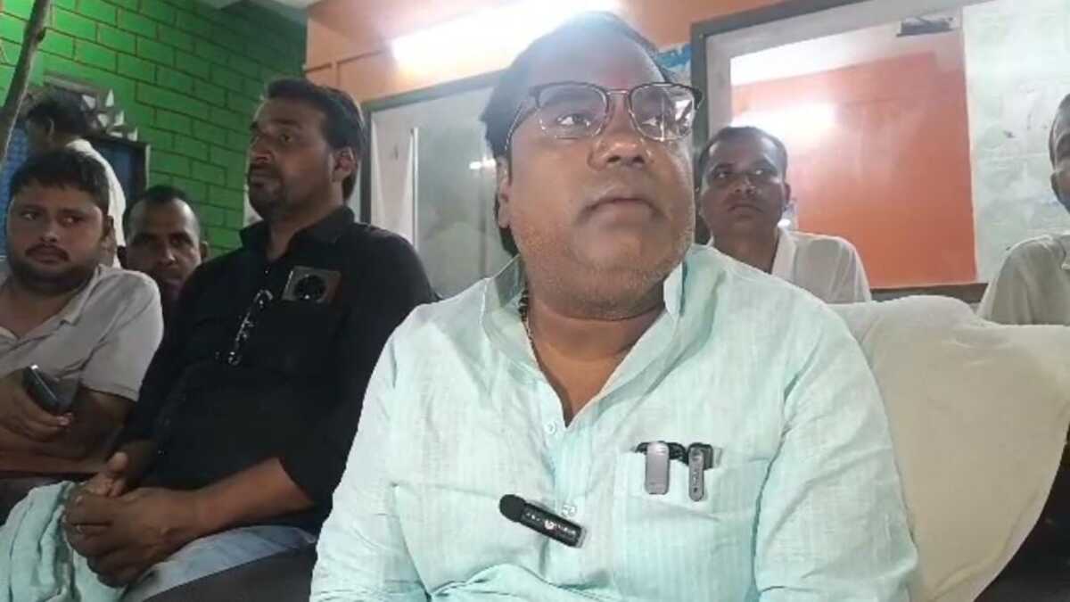 बड़हरा में टिकट को लेकर फूटा सियासी बम, पूर्व विधायक का RJD से इस्तीफा, 3 करोड़ की डील का आरोप, तेजस्वी को दिया “श्राप”