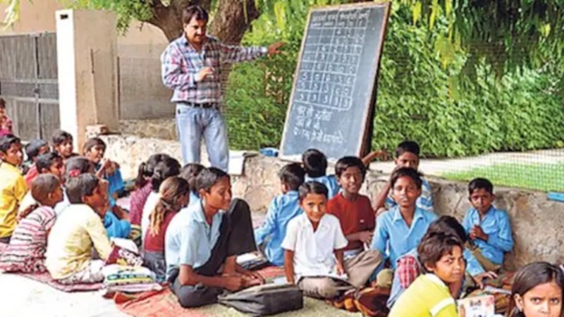 Rajasthan News: राजस्थान में मंदिरों, पेड़ों और निजी मकानों में चल रहे सरकारी स्कूल, डालसा की रिपोर्ट में चौंकाने वाले खुलासे