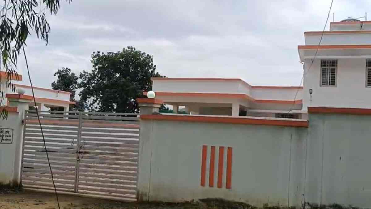 मजिस्ट्रेट का घर भी सुरक्षित नहीं… सरकारी आवास में दिन-दहाड़े लाखों की चोरी, सोने-चांदी के गहने ले उड़े बदमाश  