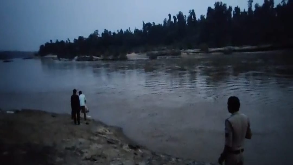शहडोल में दुर्गा विसर्जन के दौरान बड़ा हादसा: सोन नदी में बह गए 3 युवक, 2 लापता, प्रशासन पर लापरवाही का आरोप