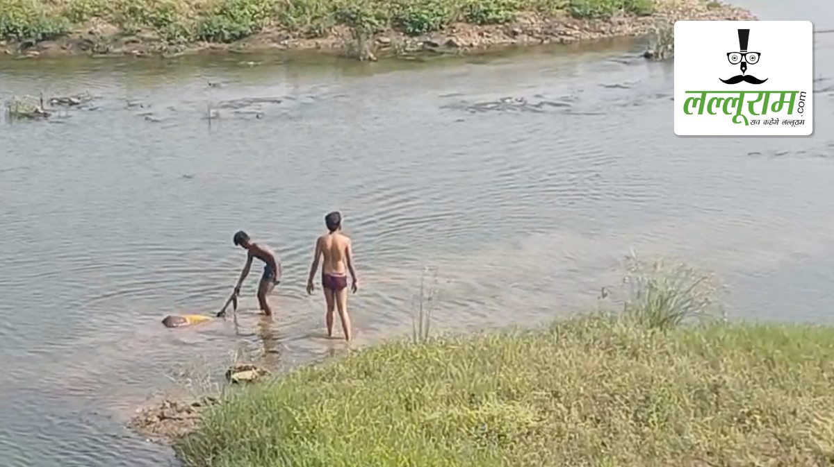 नदी में तैरता मिला अज्ञात युवती का शव, इलाके में सनसनी, जांच में जुटी पुलिस