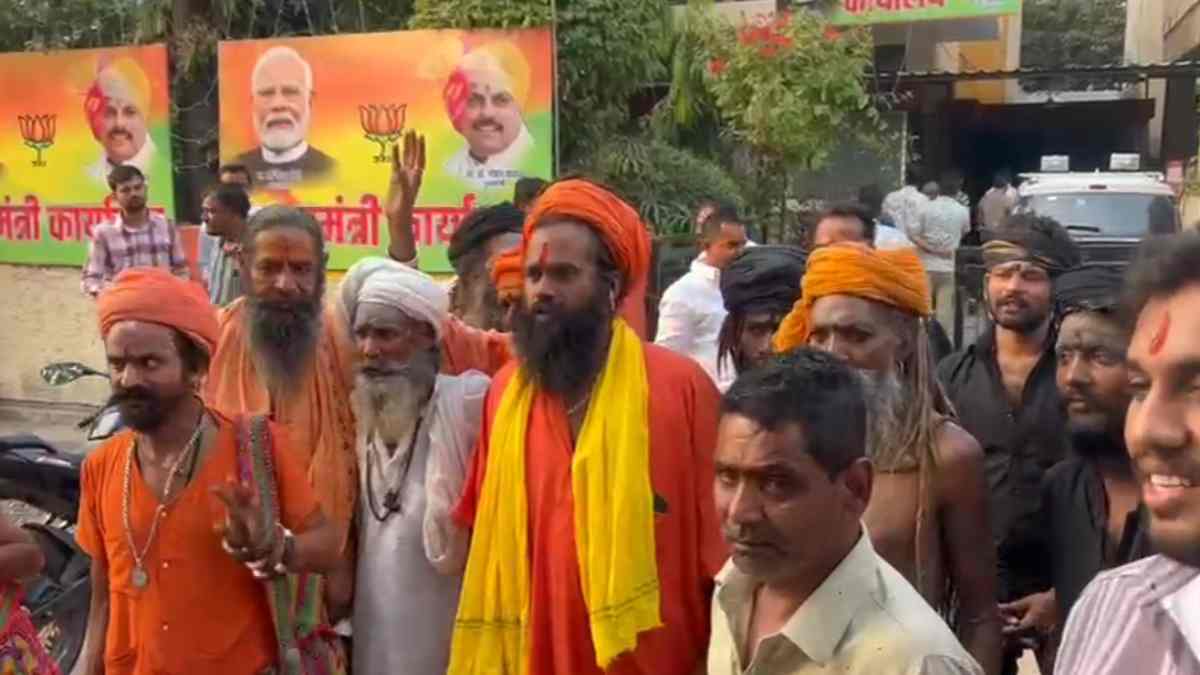 महाकाल गर्भगृह में ‘महा-विवाद’ ने पकड़ा तूल: CM योगी आदित्यनाथ और बालक नाथ ने भी लिया संज्ञान, जांच के आदेश के बाद और भी गरमाया माहौल