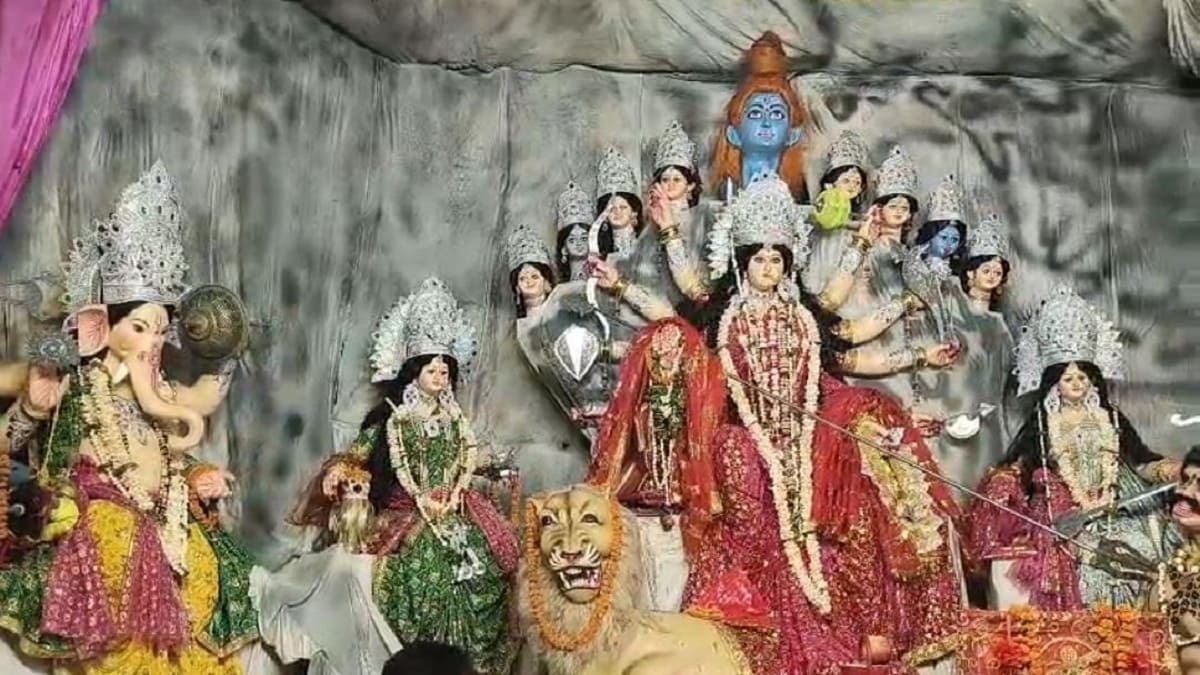पहली बार मोतिहारी में माँ दुर्गा की नौ रूपों वाली अद्वितीय प्रतिमा, भैरव स्थान बना आस्था का केंद्र