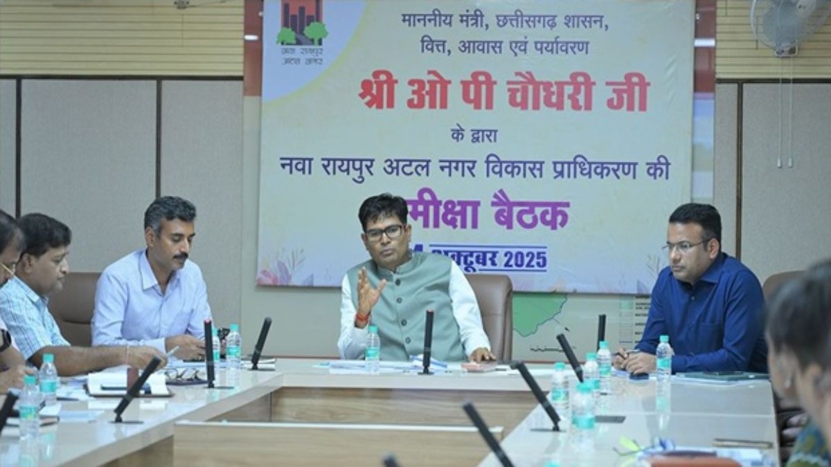 नवा रायपुर में निवेश और विकास कार्यों की प्रगति की समीक्षा, मंत्री ओपी चौधरी बोले संतुलित, आधुनिक और सर्वसुविधायुक्त विकास राज्य सरकार की सर्वोच्च प्राथमिकता