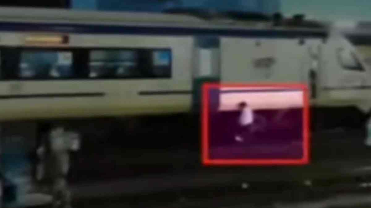 ग्वालियर में वंदे भारत ट्रेन के लोको पायलट की शर्मनाक हरकत: इंजन से उतरकर ट्रैक पर किया पेशाब, Video वायरल  