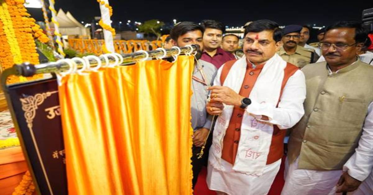 दीपावली पर उज्जैन को मिली एक और सौगात: CM डॉ मोहन ने महाकाल लोक में वाटर स्क्रीन प्रोटेक्शन-फाउंटेन शो का किया लोकार्पण, श्री महाकालेश्वर बैंड-श्री अन्न लड्डू प्रसादम का भी शुभारंभ