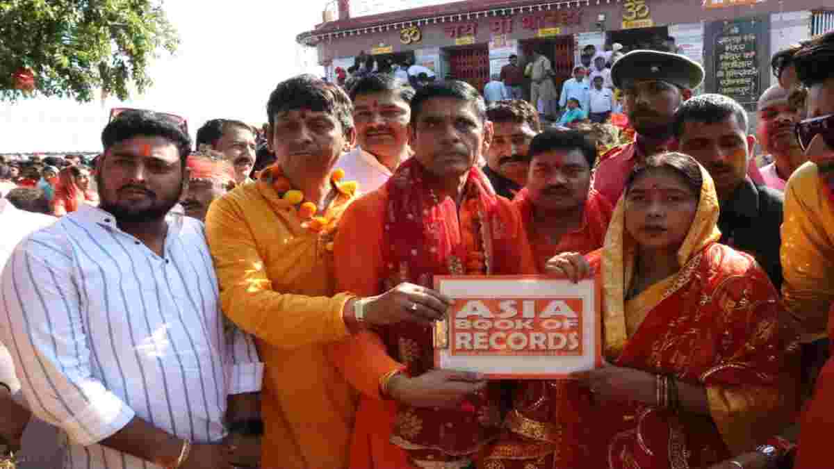 मैहर शारदा देवी मंदिरः विशाल चूनरी यात्रा एशिया बुक ऑफ द रिकॉर्ड में दर्ज, बच्चों ने भी प्रदर्शनी में दिखाई अपनी प्रतिभा