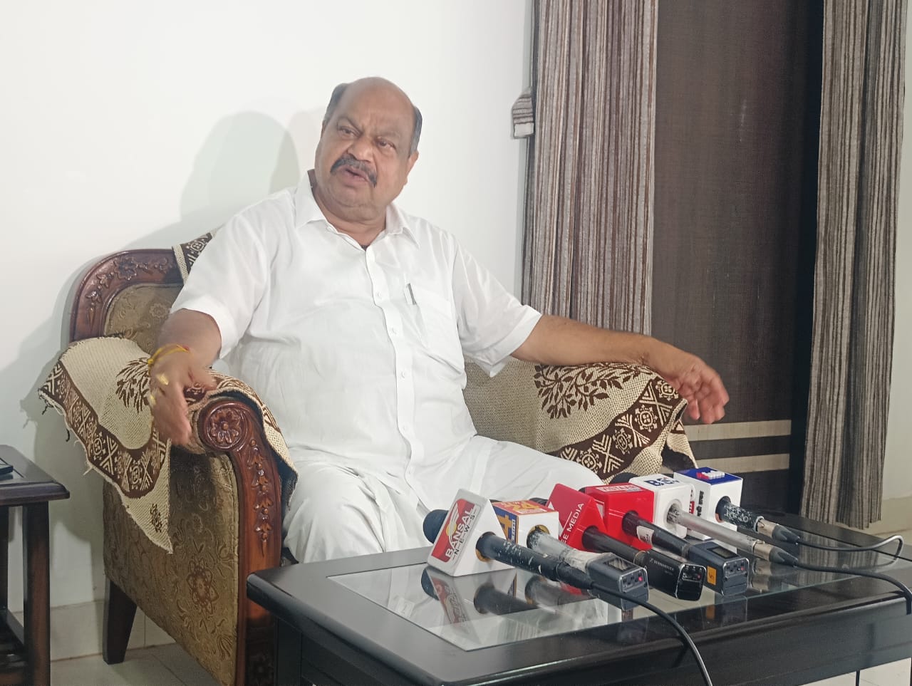 बिहार चुनाव में भूपेश बघेल की भूमिका पर MLA पुरंदर का तंज, कहा- कांग्रेस का जो हाल छत्तीसगढ़-राजस्थान में हुआ वही अब बिहार में होगा