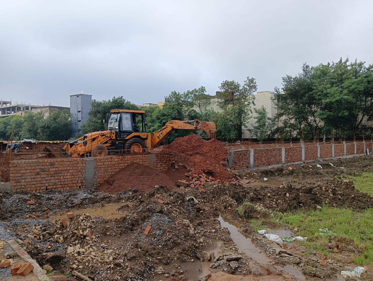SDM नंद कुमार चौबे के निर्देशन में एक्शन! रायपुर में अवैध प्लाटिंग पर बड़ी कार्रवाई… चला बुलडोजर
