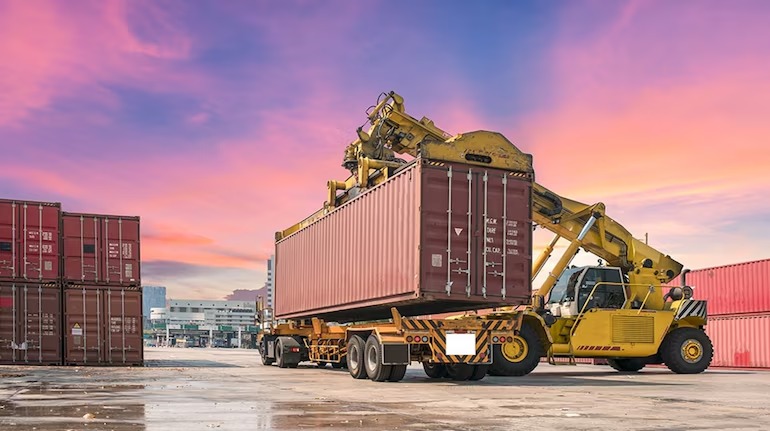 Om Freight Forwarders IPO: लिस्टिंग पर लगा अपर सर्किट, लेकिन ₹135 के शेयरों ने निवेशकों को दिया बड़ा झटका