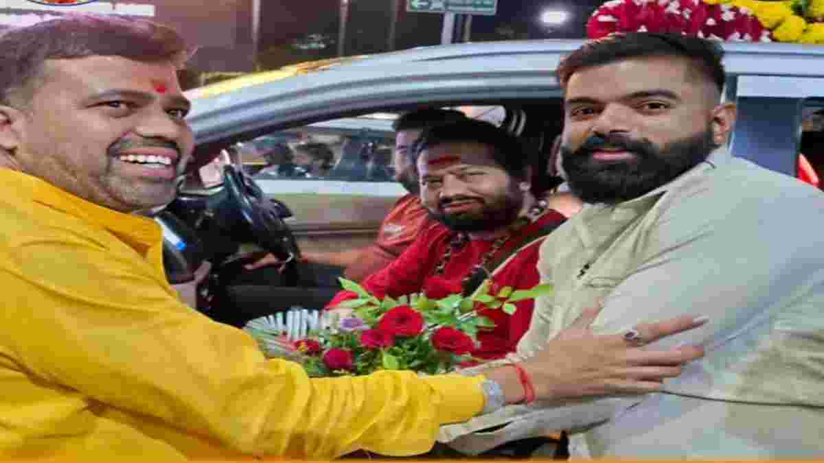 महिला की मौत के बाद 3 लाख की वसूली! मंत्री कैलाश विजयवर्गीय के महामंडलेश्वर बनाए गए मनोज परमार पर गंभीर आरोप, अस्पताल के बाहर हुआ था प्रदर्शन