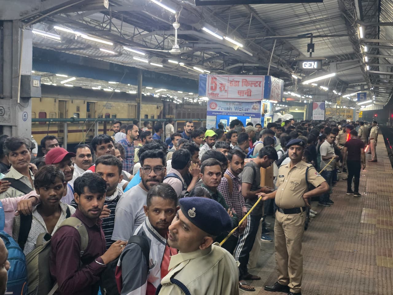 रायपुर रेलवे स्टेशन में आरपीएफ ने ऐसे दिखाई मुस्तैदी… IG-DIG भी पहुंचे थे
