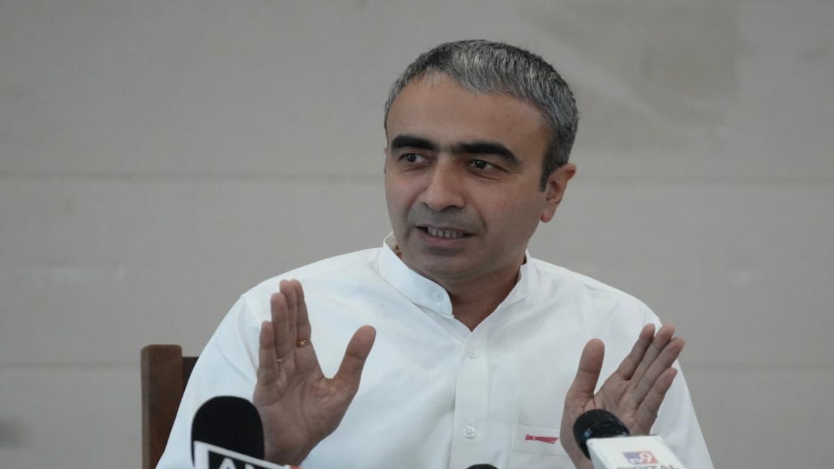 AAP नेता अनुराग ढांडा ने केंद्रीय मंत्री खट्टर के बयान पर साधा निशाना, कहा- बाबा साहेब का अपमान करना बीजेपी के डीएनए में है, देश से मांगनी चाहिए माफी