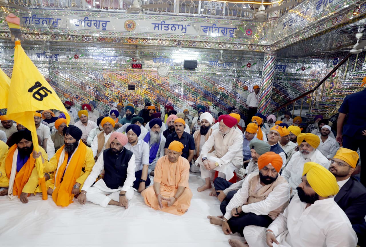 CM योगी ने किया चरण सुहावे गुरु चरण यात्रा का स्वागत, कहा- गुरु परंपरा ने भारत को केवल आस्था नहीं, बल्कि…