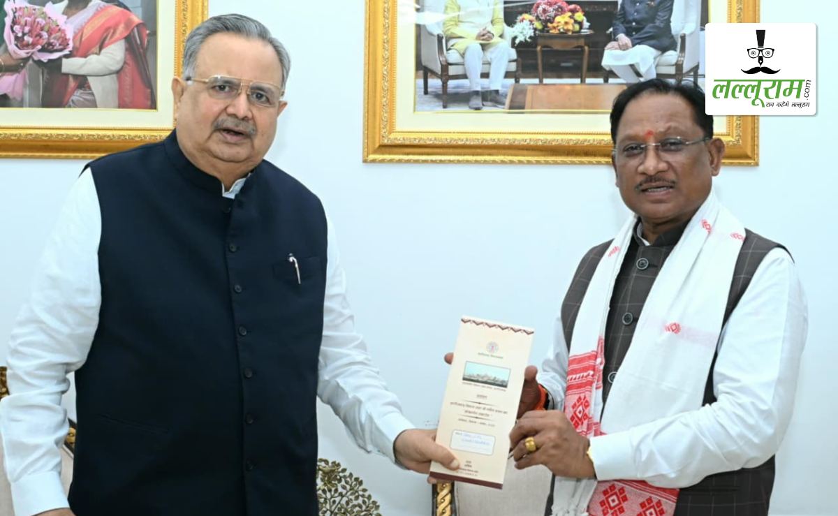 मुख्यमंत्री विष्णु देव साय से डॉ. रमन सिंह ने की सौजन्य भेंट, नवीन विधानसभा भवन के लोकार्पण समारोह में शामिल होने का दिया आमंत्रण