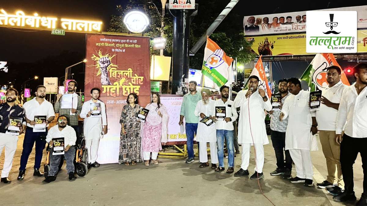 बिजली बिलों की बढ़ती दरों को लेकर युवा कांग्रेस का प्रदर्शन: मरीन ड्राइव पर नुक्कड़ नाटक, पोस्टर वितरण और हस्ताक्षर अभियान चलाकर जताया विरोध, ‘हाफ बिजली बिल’ योजना पुनः बहाल करने की मांग