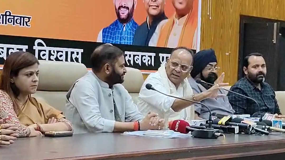 भाजपा विधायक अजय चंद्राकर के बिगड़े बोल, कहा- कांग्रेस नेता दिल्ली वालों को चाटते हैं, नीचे वालों को काटते हैं…
