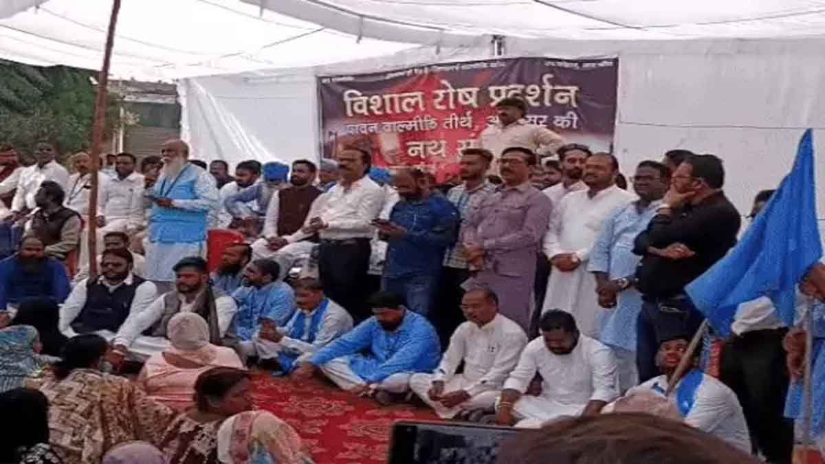 अमृतसर : वाल्मीकि समाज का भंडारी पुल पर बड़ा प्रदर्शन, तीर्थ स्थल पर बेअदबी के खिलाफ गुस्सा, भारत बंद की चेतावनी