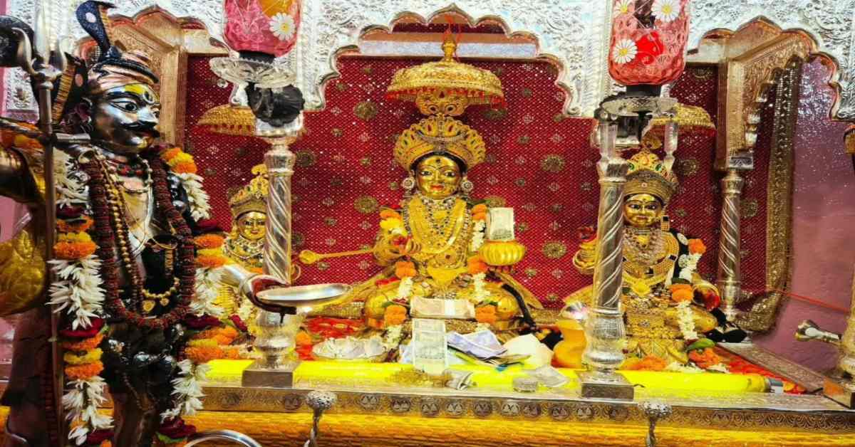 काशी के इस मंदिर में भक्तों में बांटा जाता है ‘रुपया’ : मंगला आरती के साथ खुला मां अन्नपूर्णा का स्वर्ण दरबार, साल में 5 दिन के लिए ही खुलते हैं कपाट