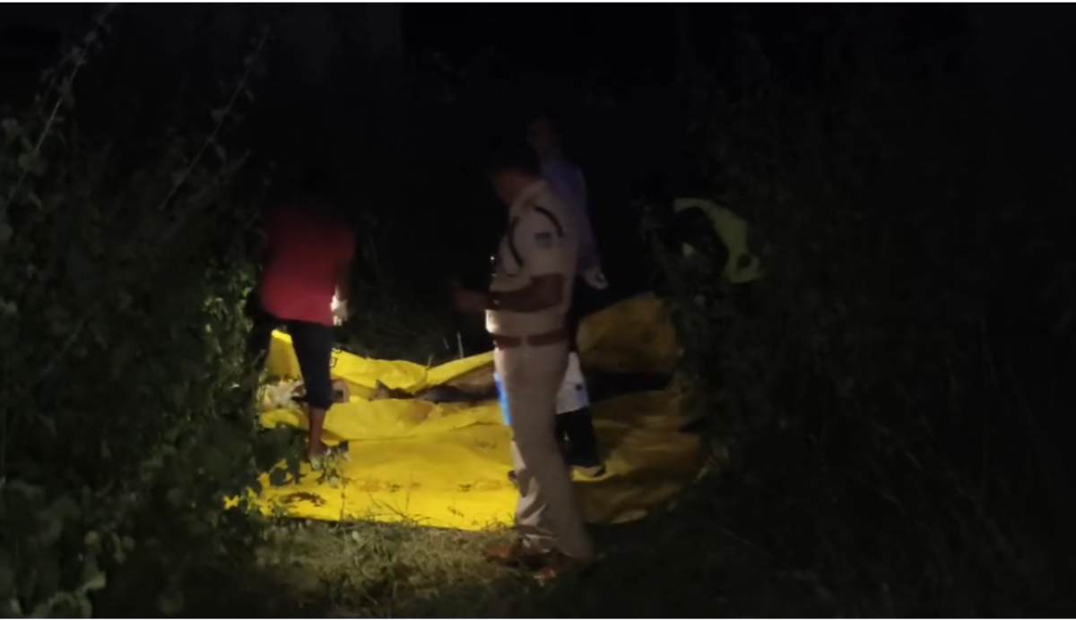  सिर कटी लाश मिलने से हड़कंप: भोपाल से पहुंची FSL टीम, डॉग स्कवायड के साथ जांच में जुटी पुलिस