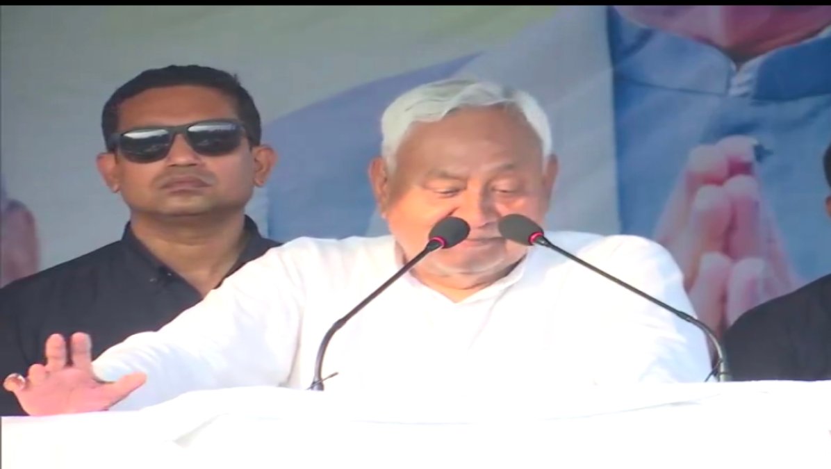 मुजफ्फरपुर पहुंचे सीएम नीतीश कुमार: विकास मॉडल पर जोर, कहा- हमसे पहले की सरकार में डर और अंधेरा था