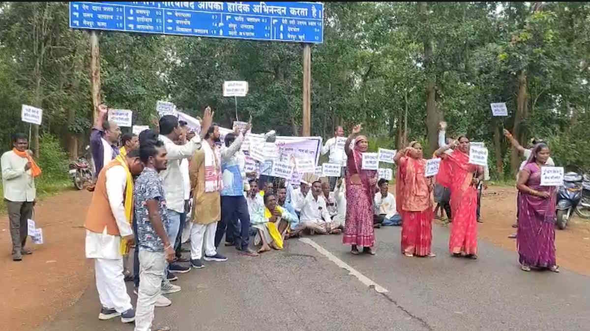 ग्रामीणों ने किया नेशनल हाइवे जाम, धान खरीदी केंद्र खोलने की कर रहे हैं मांग…
