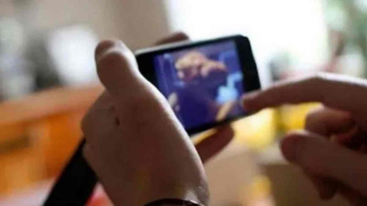 इंदौर साइबर सेल की बड़ी कार्रवाई: चाइल्ड पोर्नोग्राफी वीडियो शेयर करने वाले दो NGO कर्मचारी पश्चिम बंगाल से गिरफ्तार, 15 से ज्यादा आपत्तिजनक Video किए थे वायरल