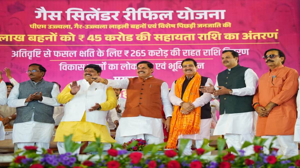 Mohan Yadav Ujjain Visit: दीपावली पर खिले किसानों के चेहरे, सीएम डॉ. मोहन ने अन्नदाताओं के खातों में ट्रांसफर किए करोड़ों रुपए, जानिए बहनों को क्या मिला?