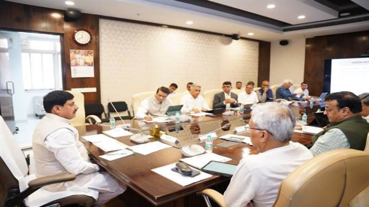 उद्योग और रोजगार वर्ष की थीम पर मनाया जाए MP का स्थापना दिवस, CM डॉ. मोहन यादव ने 1 नवंबर को समारोह के संबंध में दिए निर्देश